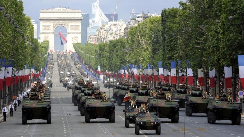 Quel pays a récemment donné accès à l'armée aux femmes ? 