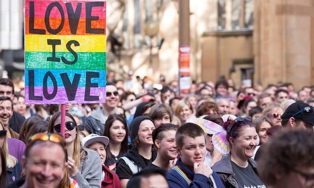 Dans quel pays l'autorisation légale du mariage homosexuel a été reportée ?