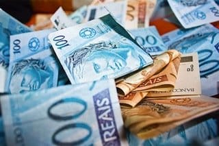 Dans le cadre de son programme de régularisation d'actifs brésiliens non déclarés à l'étranger, quelle somme le Brésil a réussi à récupérer ?