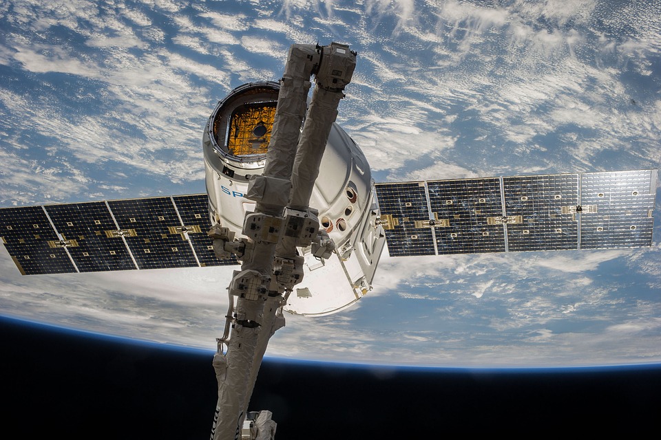 Combien de satellites ont été mis avec succès en orbite par SpaceX le 14 janvier ?