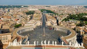 A quelle franchise appartient l'enseigne qui s'est récemment ouverte au Vatican ?