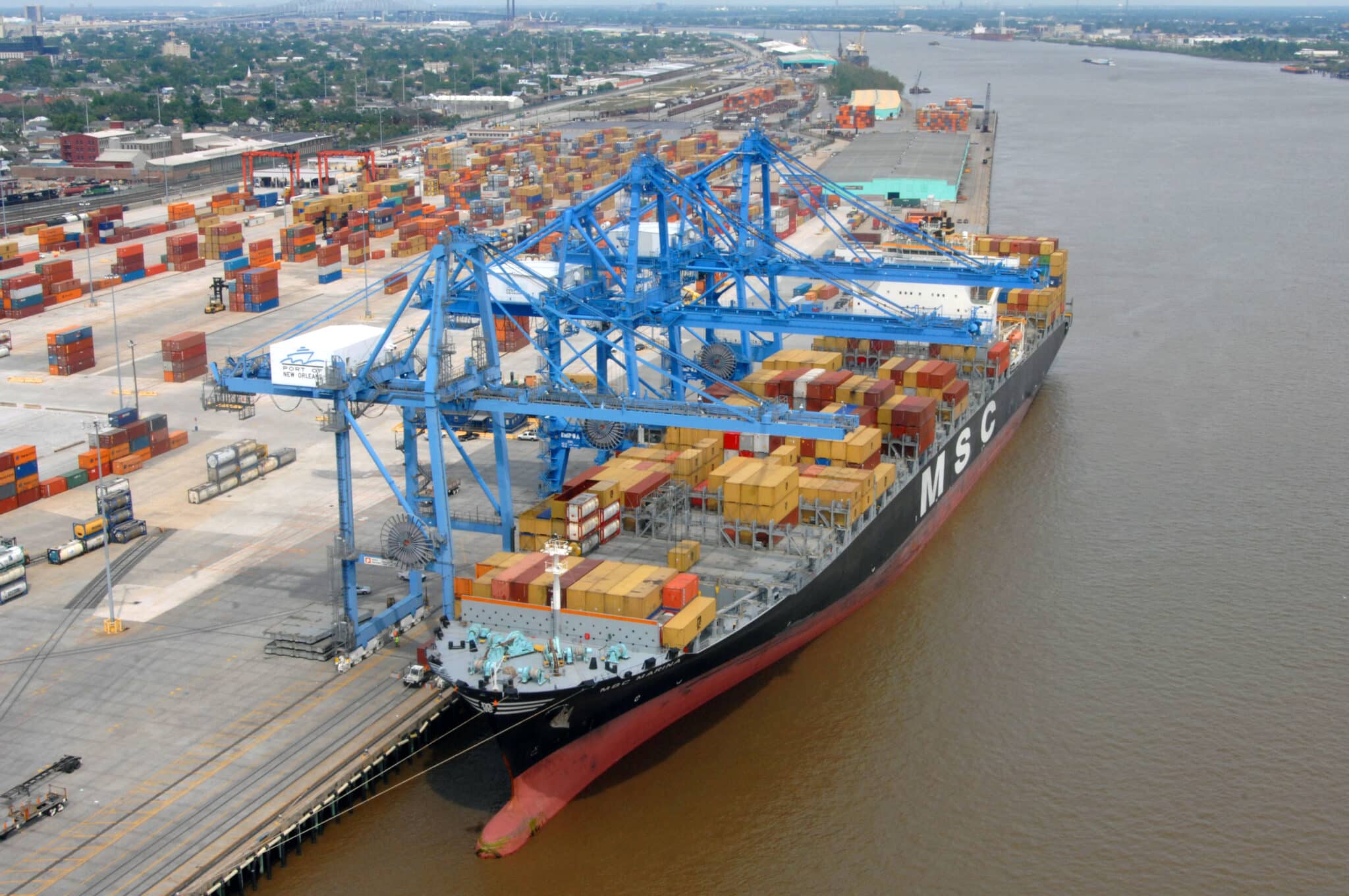 A combien de navires l'ONU a-t-elle interdit l'accès de tous les ports mondiaux jeudi 28 décembre ? 