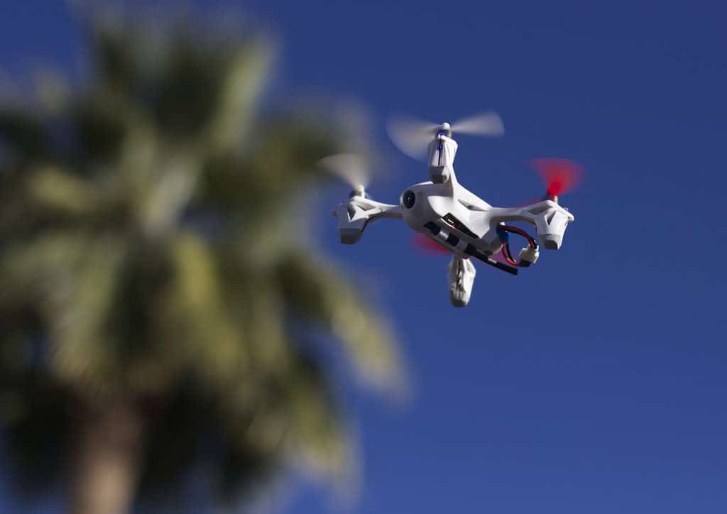 Quelle est la nationalité de la base attaquée par des drones en Syrie ?