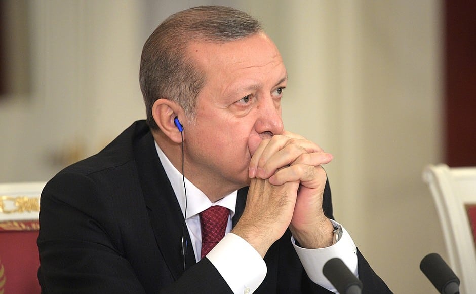 Dans quelle ville la Turquie a-t-elle lancé une offensive ? 