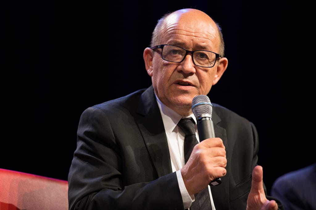 Où se rendra Jean-Yves Le Drian dimanche?
