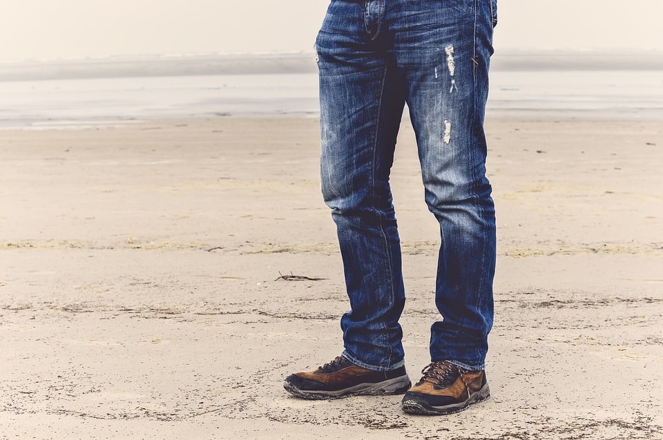 Peux-tu traduire « un pantalon » dans les deux anglais ?