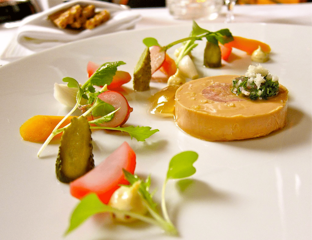Quel État a interdit la commercialisation du foie gras dès 2022 ?