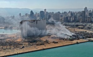 Explosion au port de Beyrouth pour illustrer la synthèse d'actualité estivale du Moyen-Orient