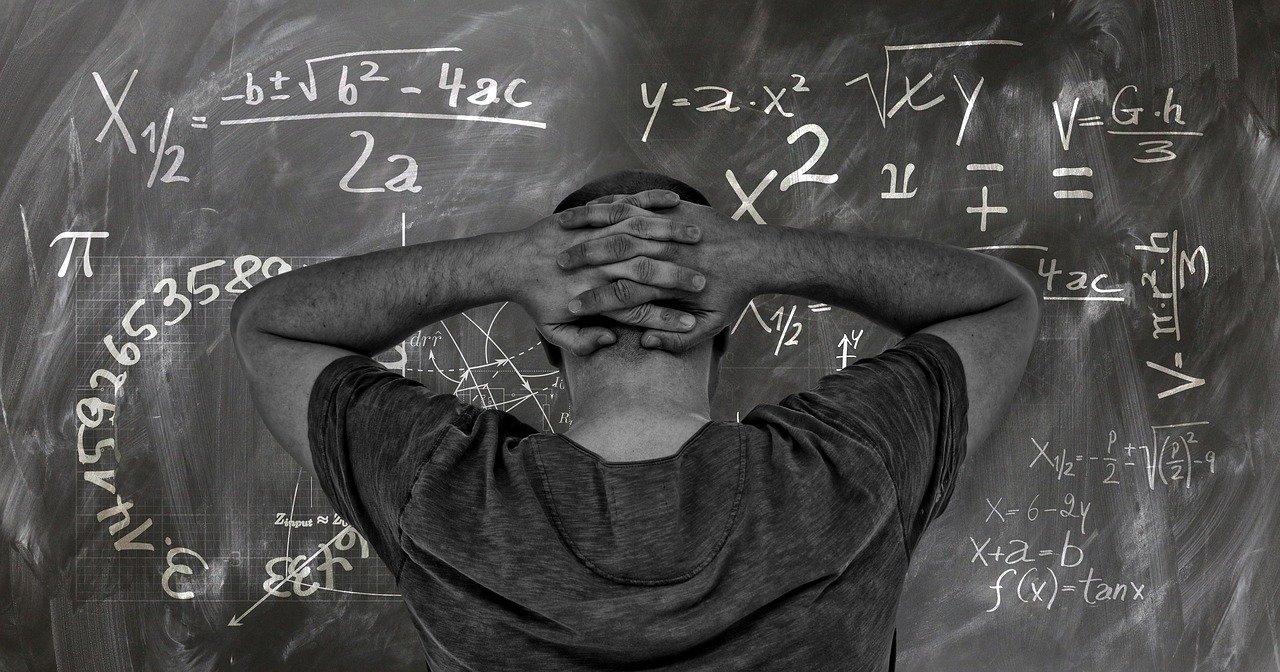 La formule du multiplicateur keynésien est :