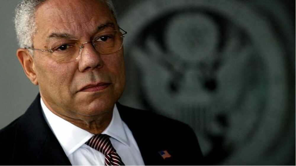 Quelle grande fonction politique Colin Powell a-t-il été le premier afro-américain à exercer ?
