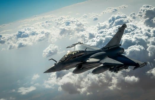 Quel pays a acheté cette semaine des chasseurs F-35 pour se prévenir d'éventuels appétits russes ? 