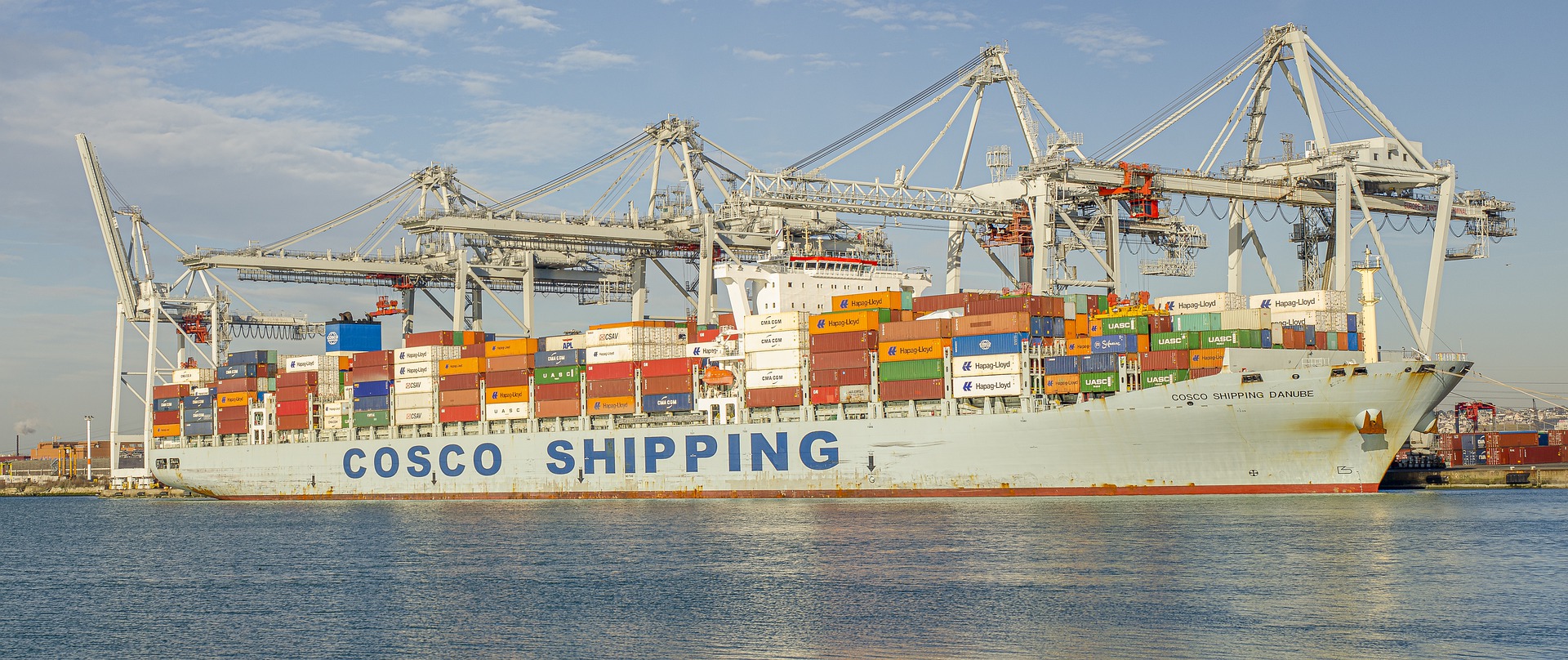 Combien de navires sont passés par le canal de Suez en 2021 ?