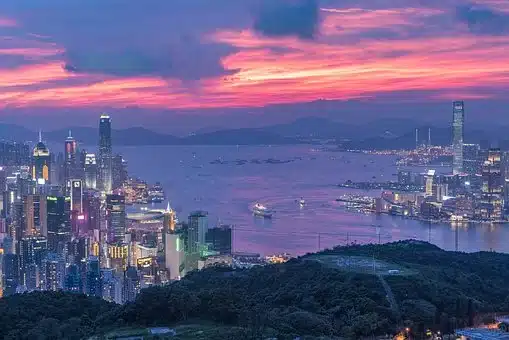 Quel est le nom du site d'information hongkongais qui a annoncé la fin de son activité cette semaine ? 
