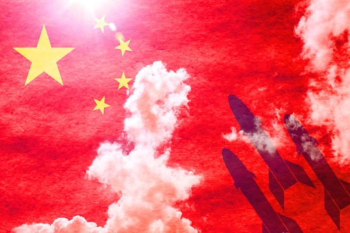De combien de % le budget militaire chinois augmentera en 2022 ?