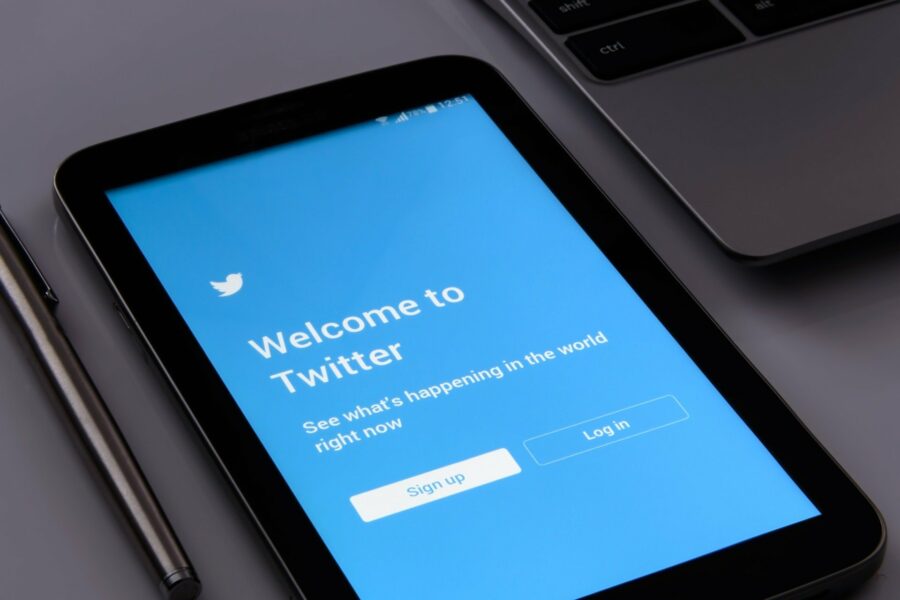 Qui a pris pleine possession de Twitter ?