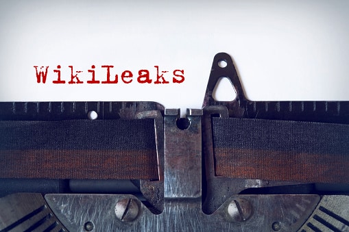 Comment s'appelle le fondateur de WikiLeaks ? 