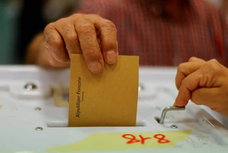 Quel tryptique arrive en tête du premier tour des élections législatives à l’issue du premier tour ?