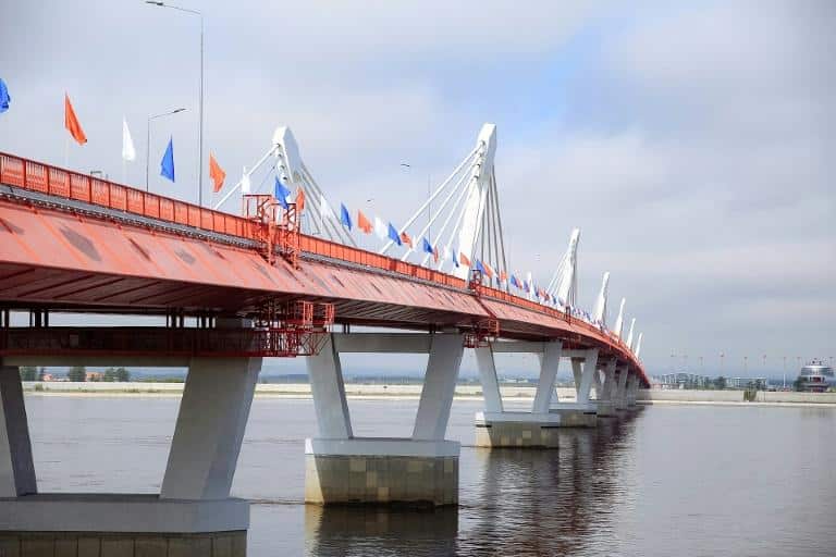 Le nouveau pont routier reliant la Russie et la Chine inauguré cette semaine…