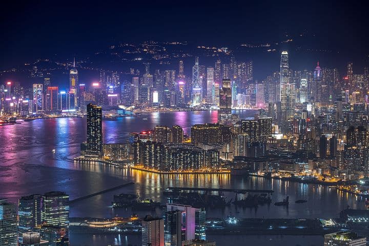 Quel territoire asiatique décide d'offrir des billets d'avion pour relancer le tourisme ? 
