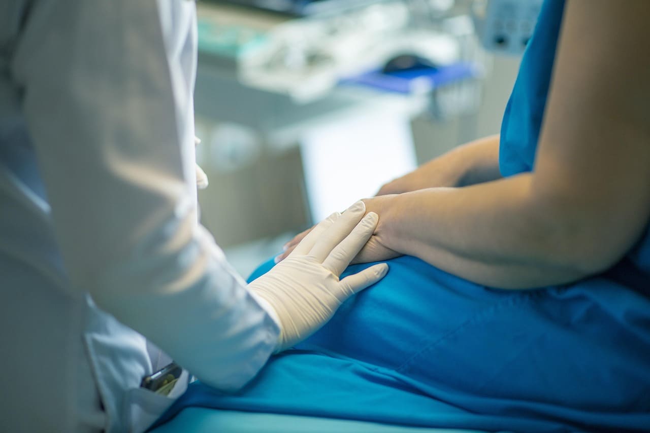 Quelle est la réaction de l'Église catholique à la décriminalisation de l'euthanasie en Équateur ?