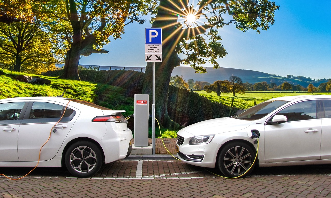 À quel pourcentage s'élèvera la taxe sur les véhicules électriques importés de Chine aux États-Unis à partir du 27 septembre ?